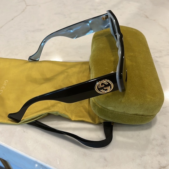 (SOLD) Gucci Slim Rectangular Sunglasses - Picture 3 of 8